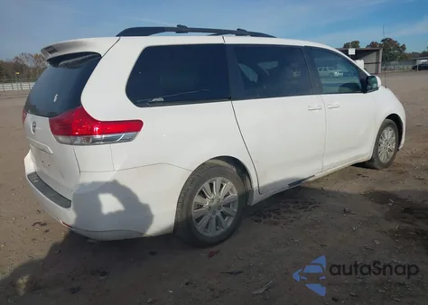 2012 Toyota Sienna Xle 7 Passenger z USA, uszkodzony, nr VIN 5TDDK3DC2CS043340
